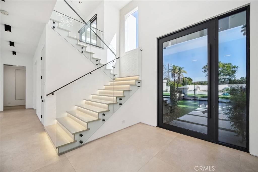 Encino, CA 91316,5321 Oak Park AVE