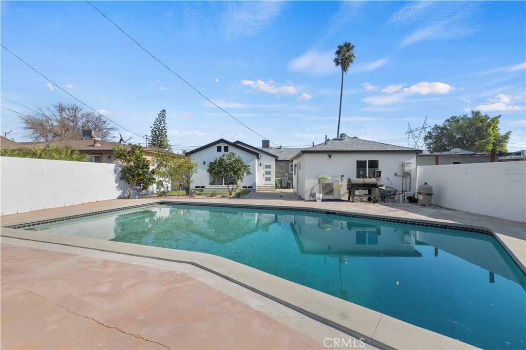 North Hollywood, CA 91605,7713 7711 Hinds AVE