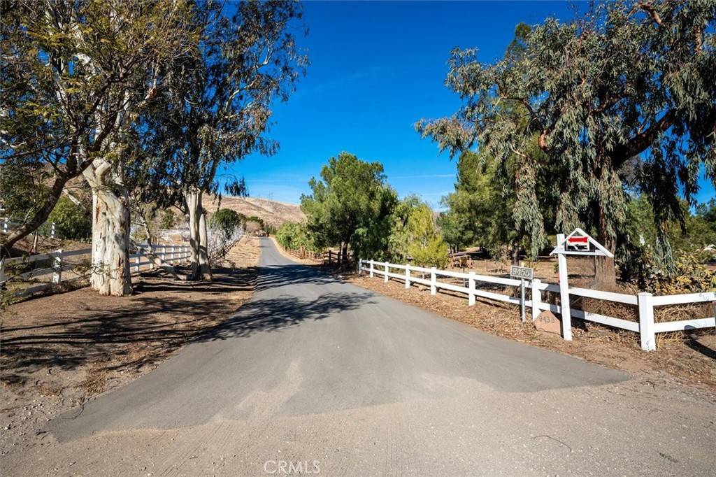 Agua Dulce, CA 91390,9455 Hierba RD