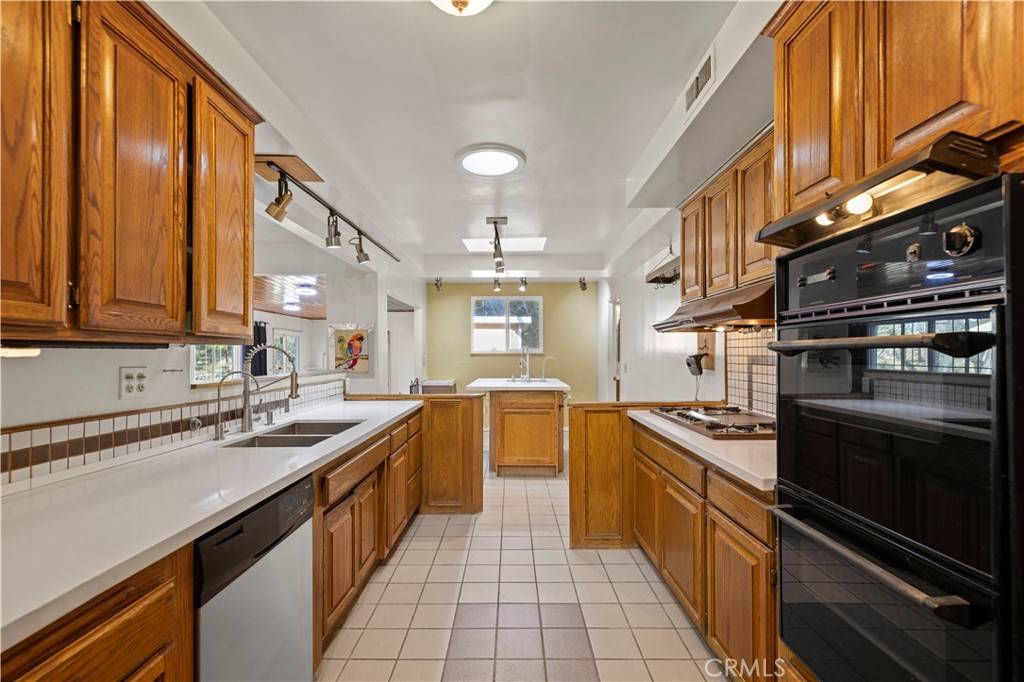 Porter Ranch, CA 91326,18371 Lahey ST