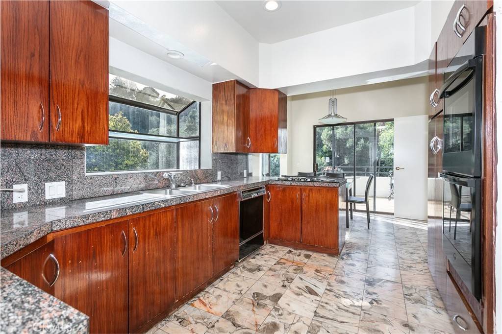 Studio City, CA 91604,3965 Alta Mesa