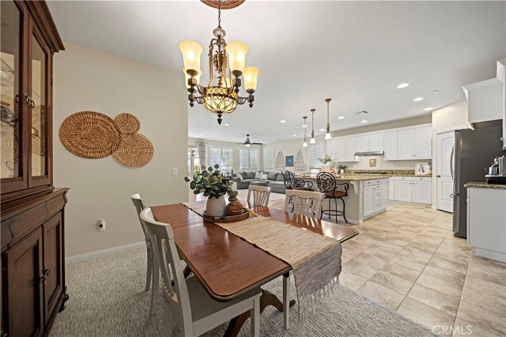 Saugus, CA 91350,28243 Houston CT