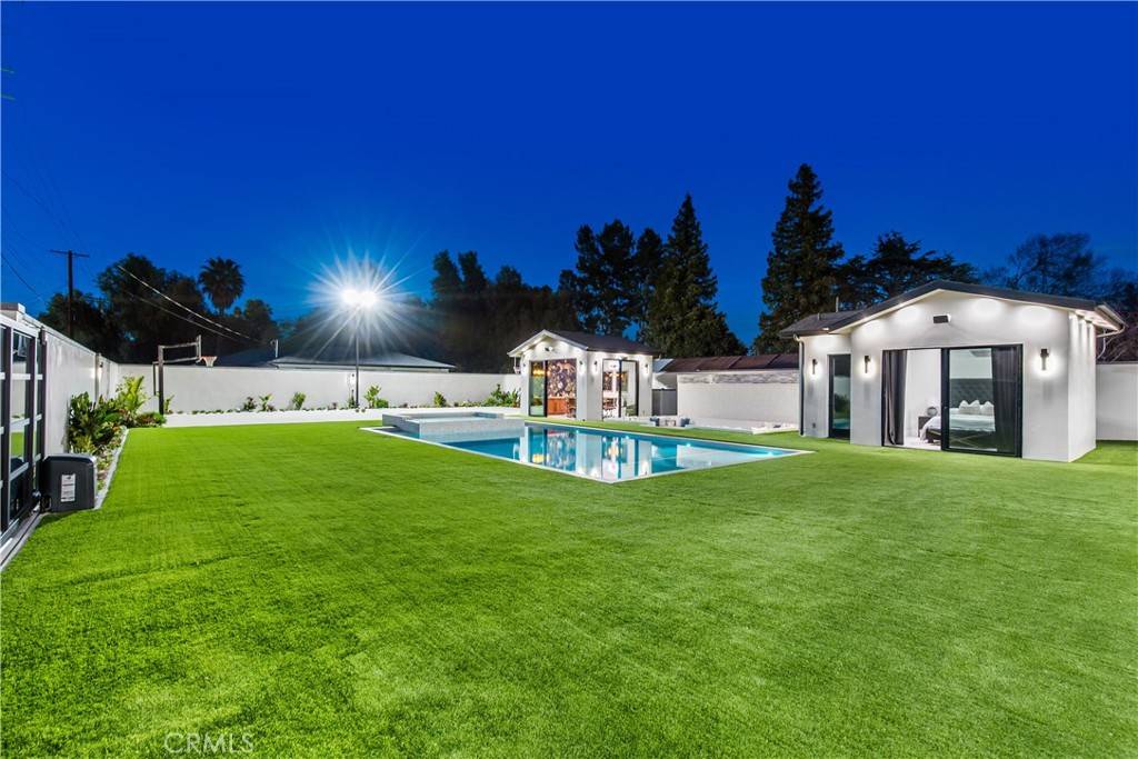 Woodland Hills, CA 91367,22747 Califa ST