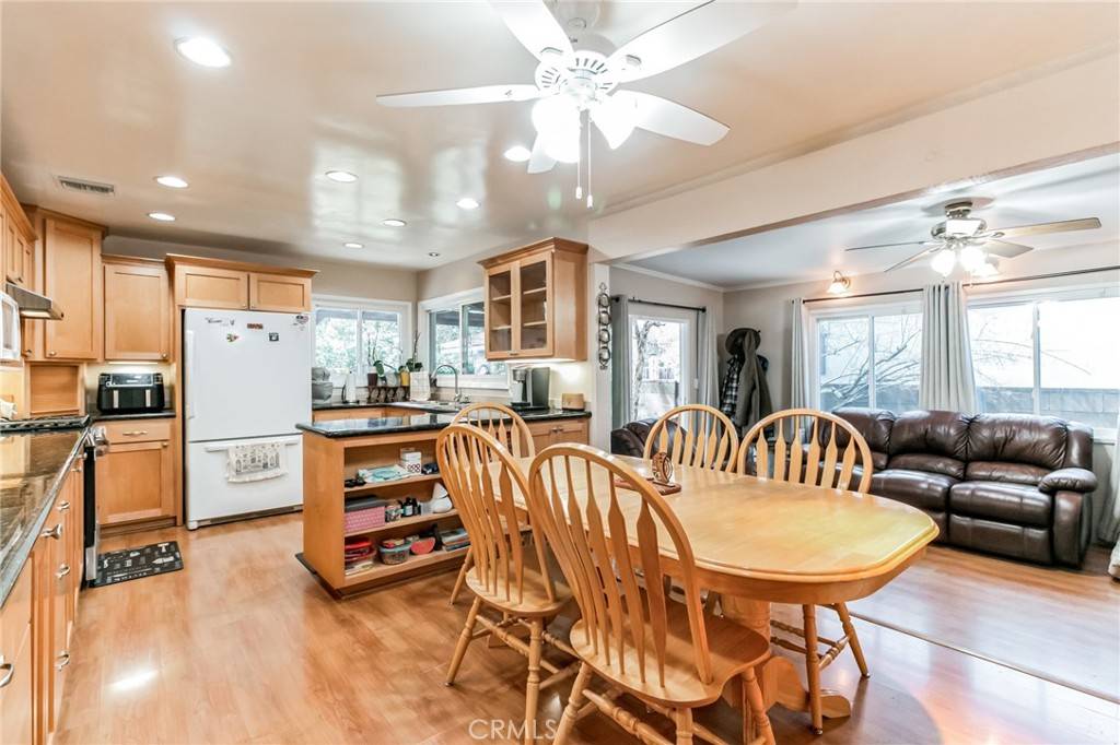Woodland Hills, CA 91364,22050 Buena Ventura ST