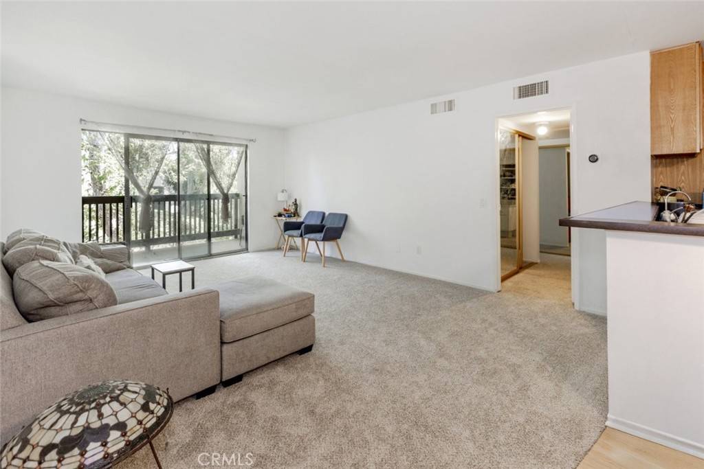 Valencia, CA 91355,23515 Lyons AVE #210