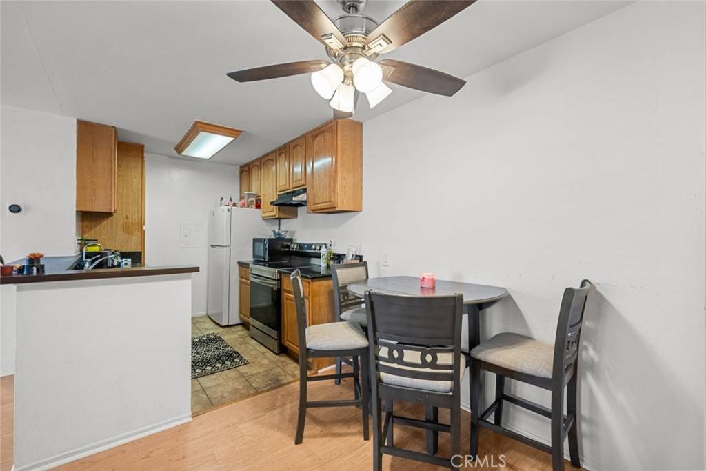 Valencia, CA 91355,23515 Lyons AVE #210