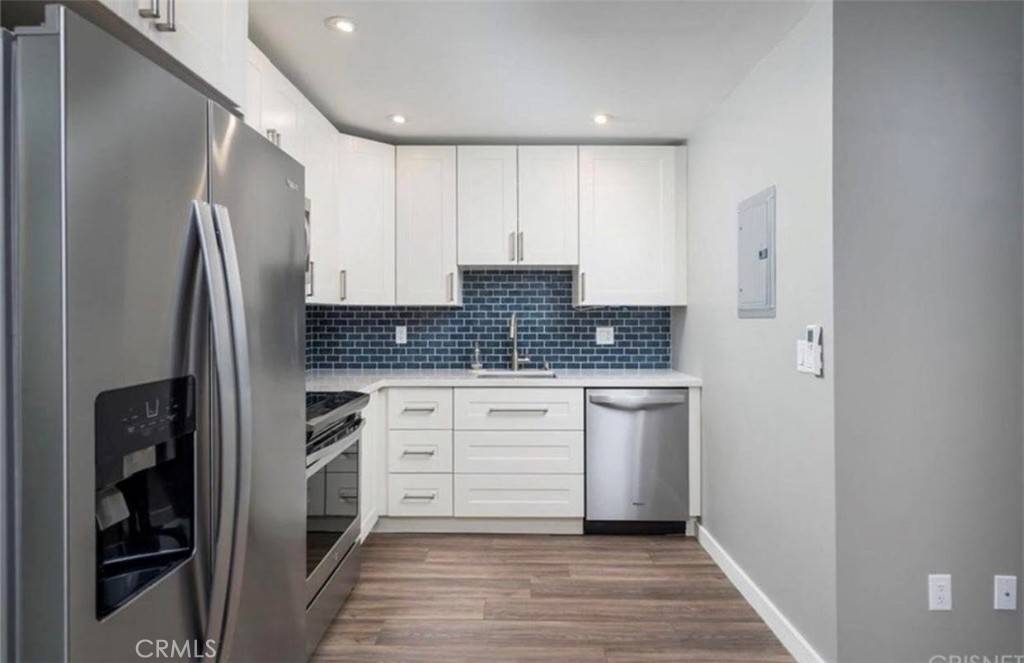 Valencia, CA 91355,23515 Lyons AVE #S15