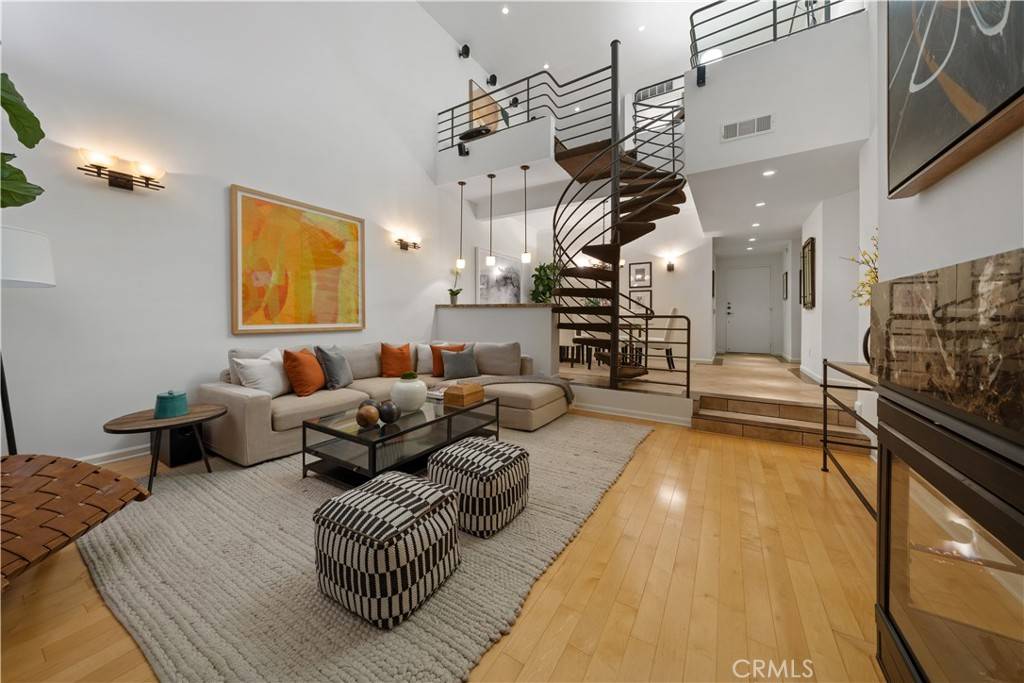 Encino, CA 91436,4557 HASKELL AVE #301