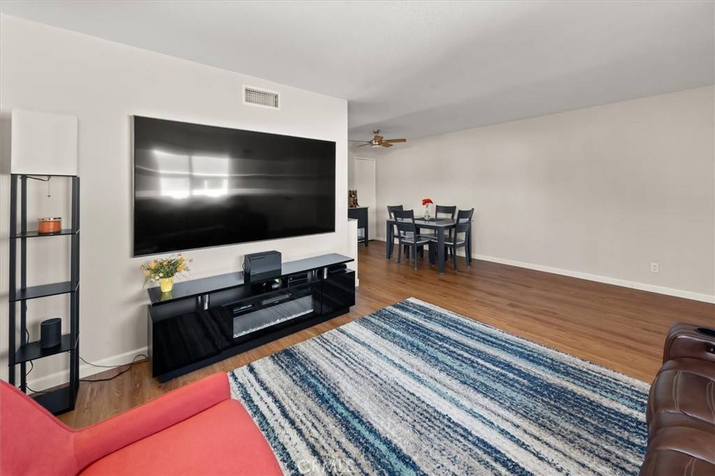 Saugus, CA 91350,20707 Dot ST