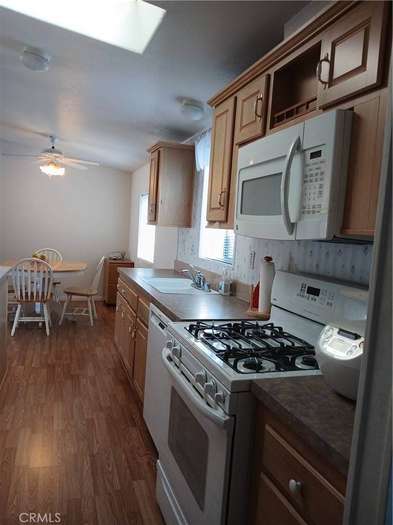 Northridge, CA 91324,28 Dover
