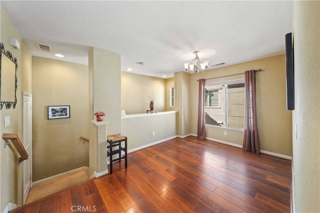 Saugus, CA 91350,19554 Laroda LN