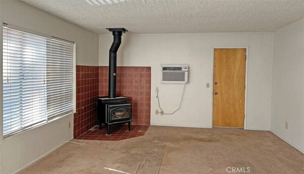 Lake Hughes, CA 93532,43729 Lake View RD