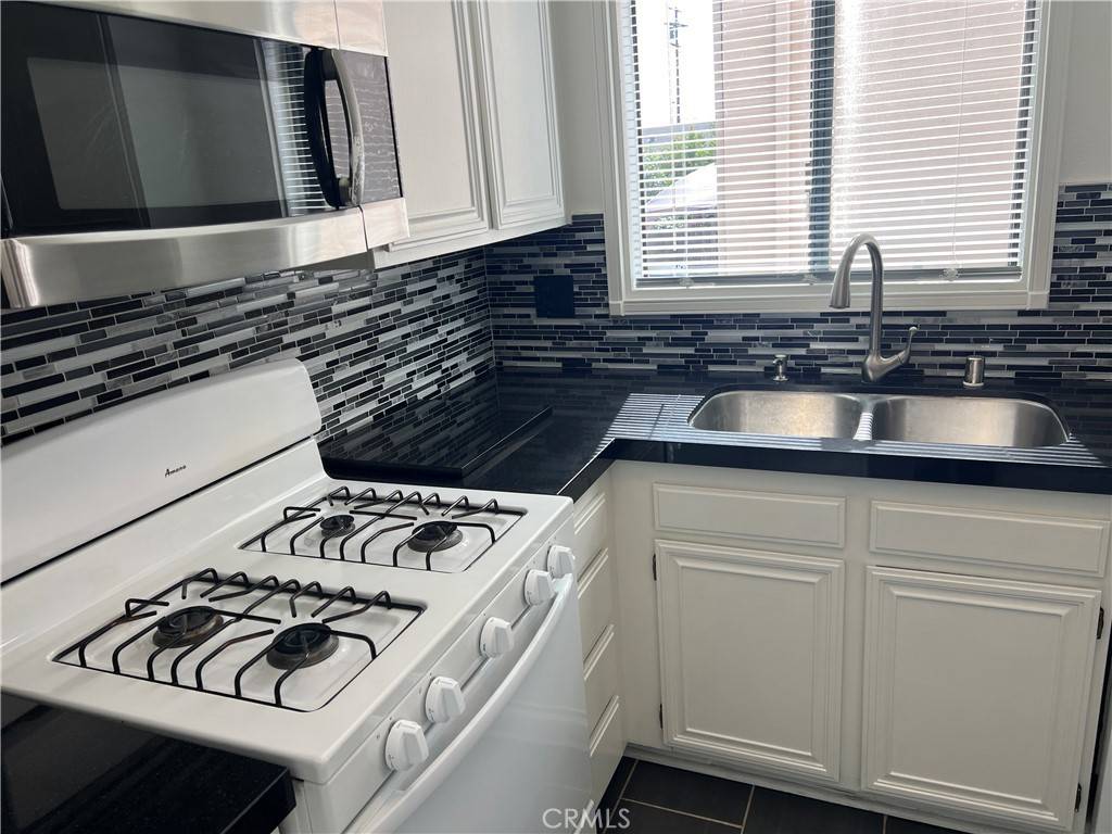 Van Nuys, CA 91405,7422 Unit 7 Hazeltine AVE #7