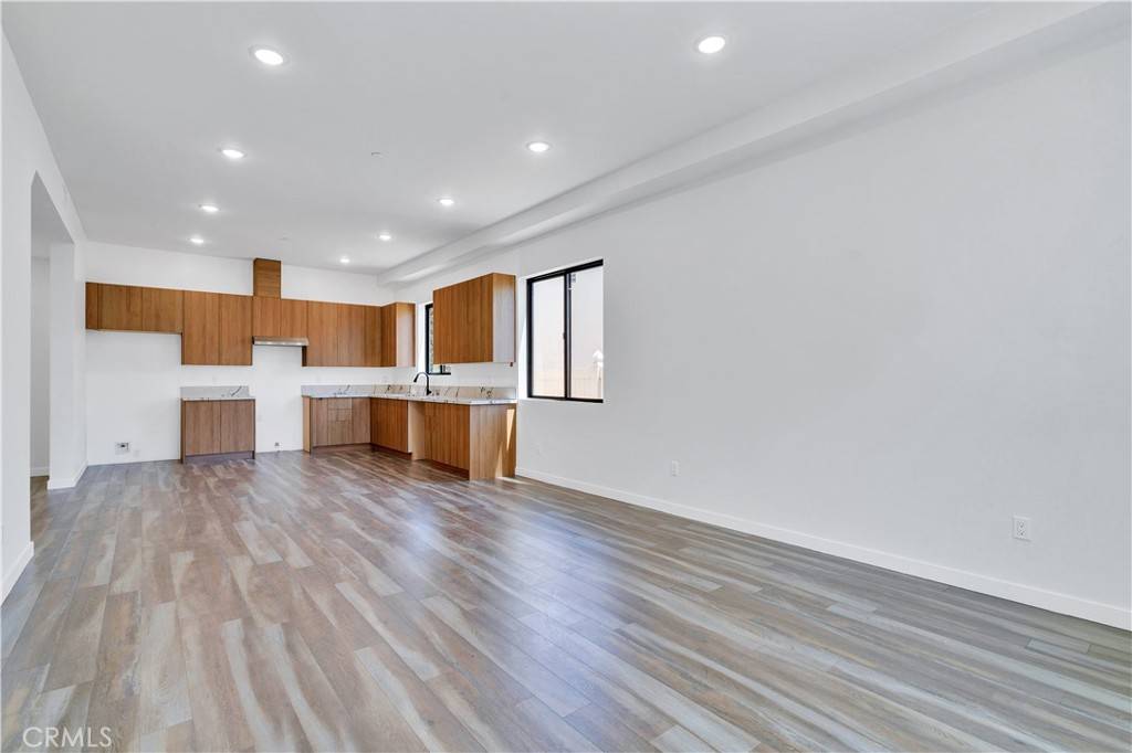 North Hollywood, CA 91601,5622 Willowcrest AVE