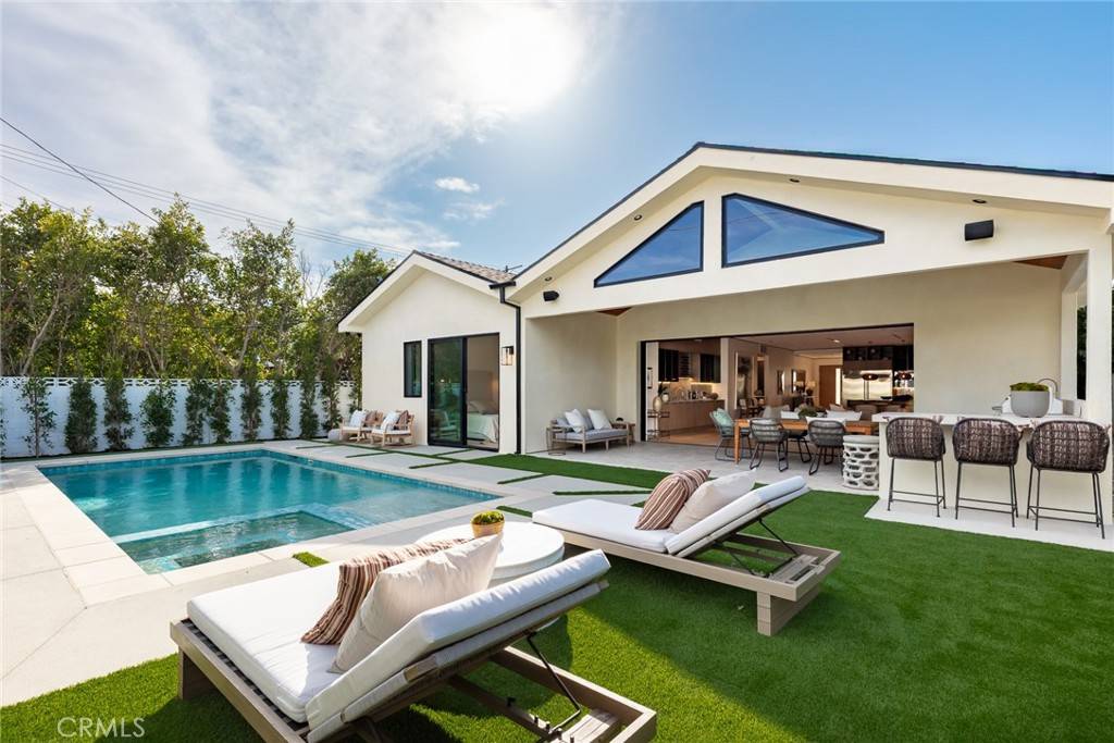 Valley Village, CA 91607,5206 Beeman AVE