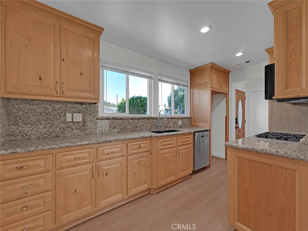 Thousand Oaks, CA 91360,1316 Calle Tulipan