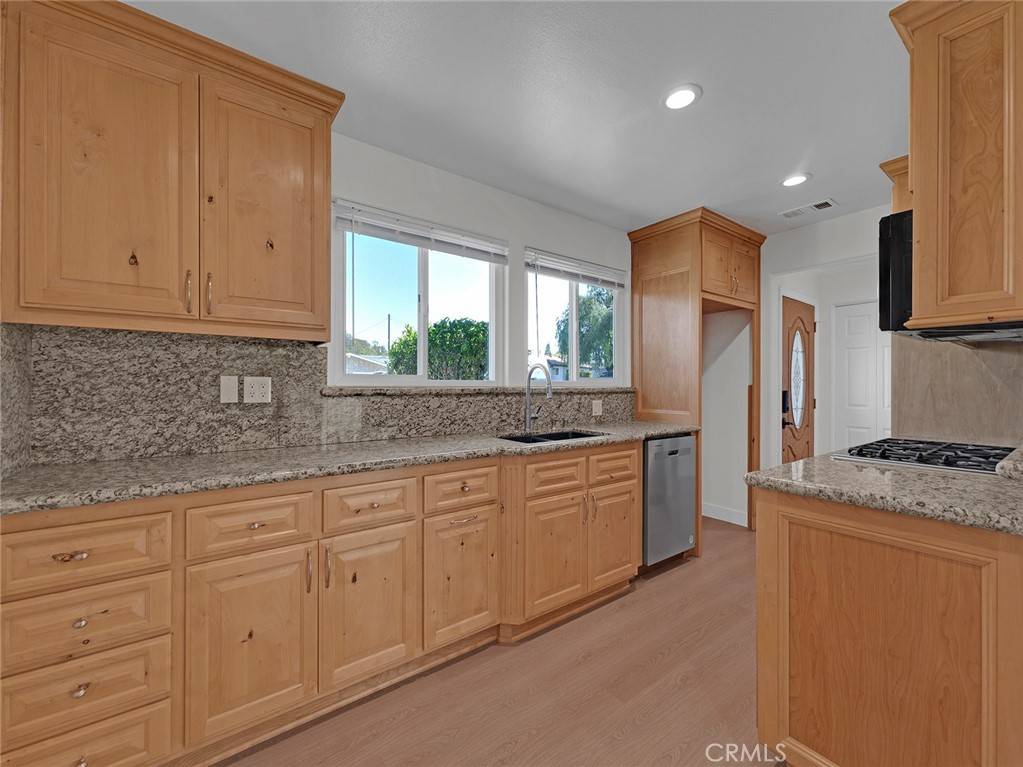 Thousand Oaks, CA 91360,1316 Calle Tulipan
