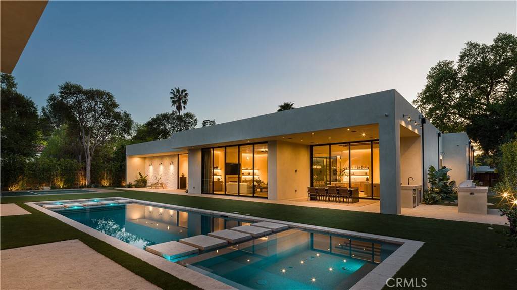 Woodland Hills, CA 91367,5824 Manton AVE