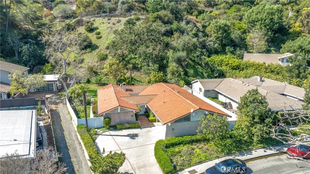 Los Angeles, CA 90049,2317 Banyan DR