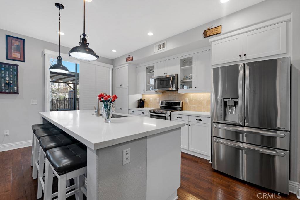 Saugus, CA 91350,22104 Barrington WAY