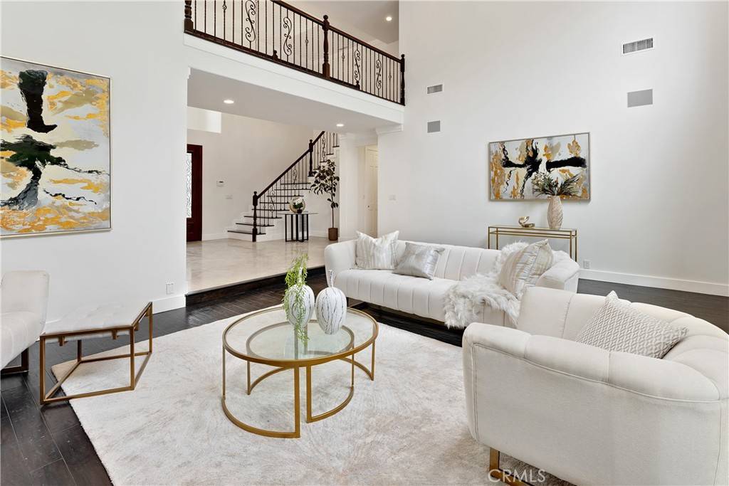 Calabasas, CA 91302,25605 Queenscliff CT