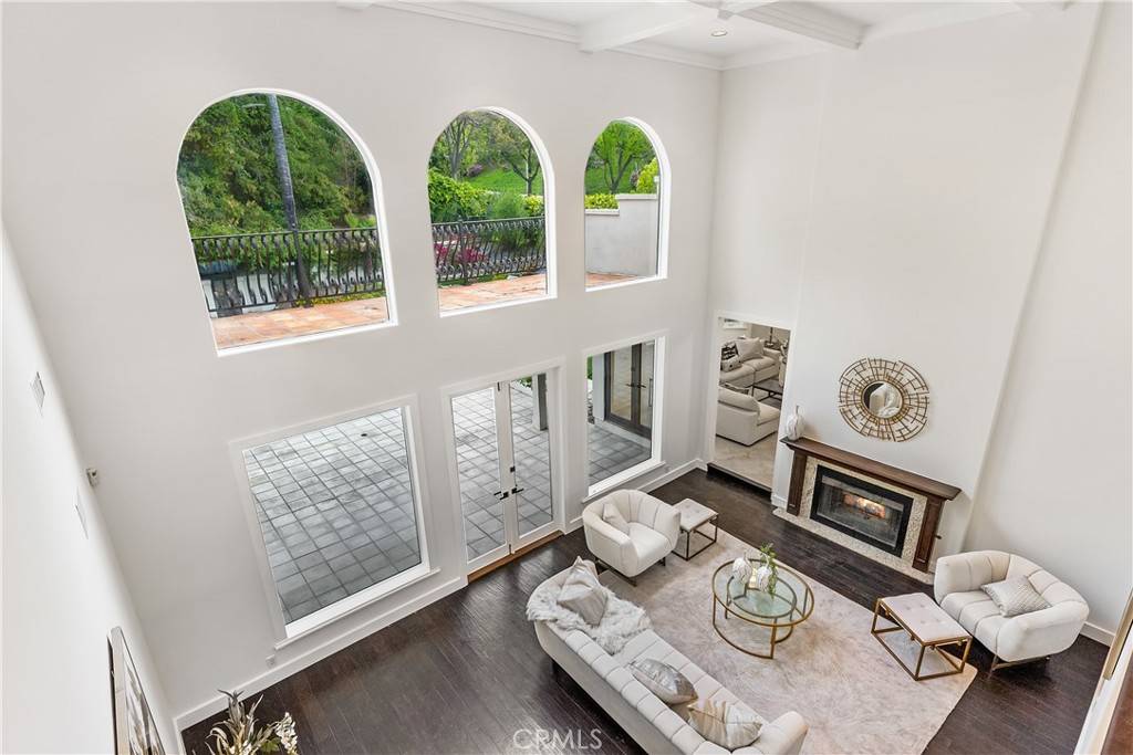 Calabasas, CA 91302,25605 Queenscliff CT