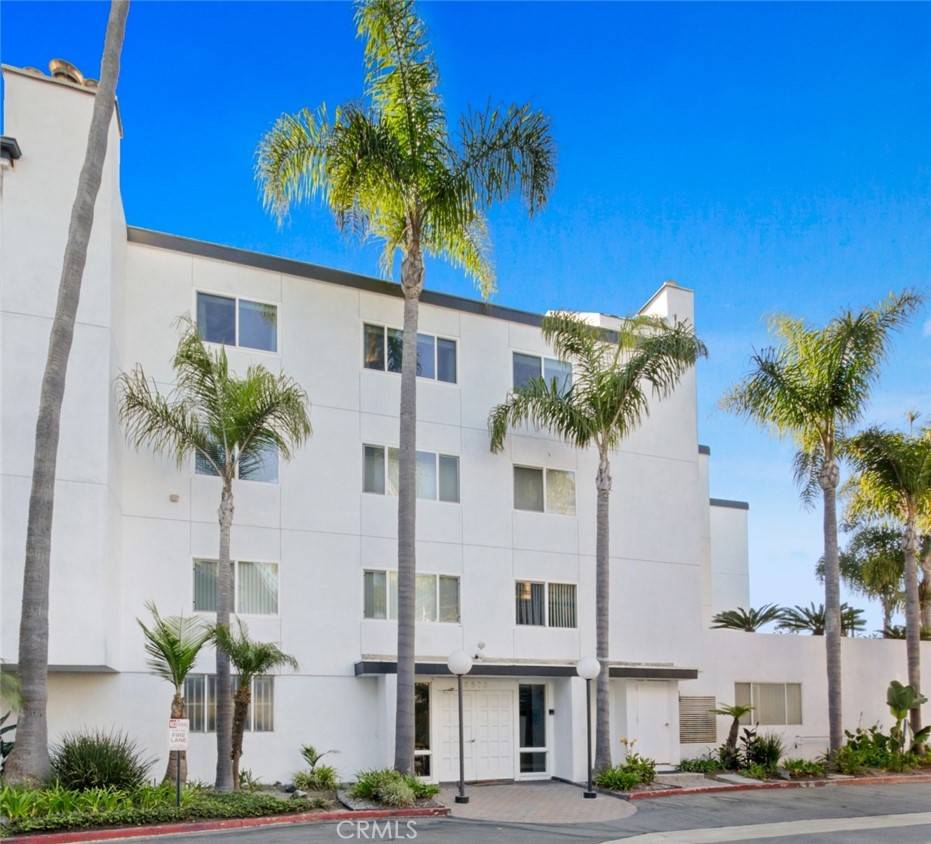 Huntington Beach, CA 92649,2872 Coast CIR #305