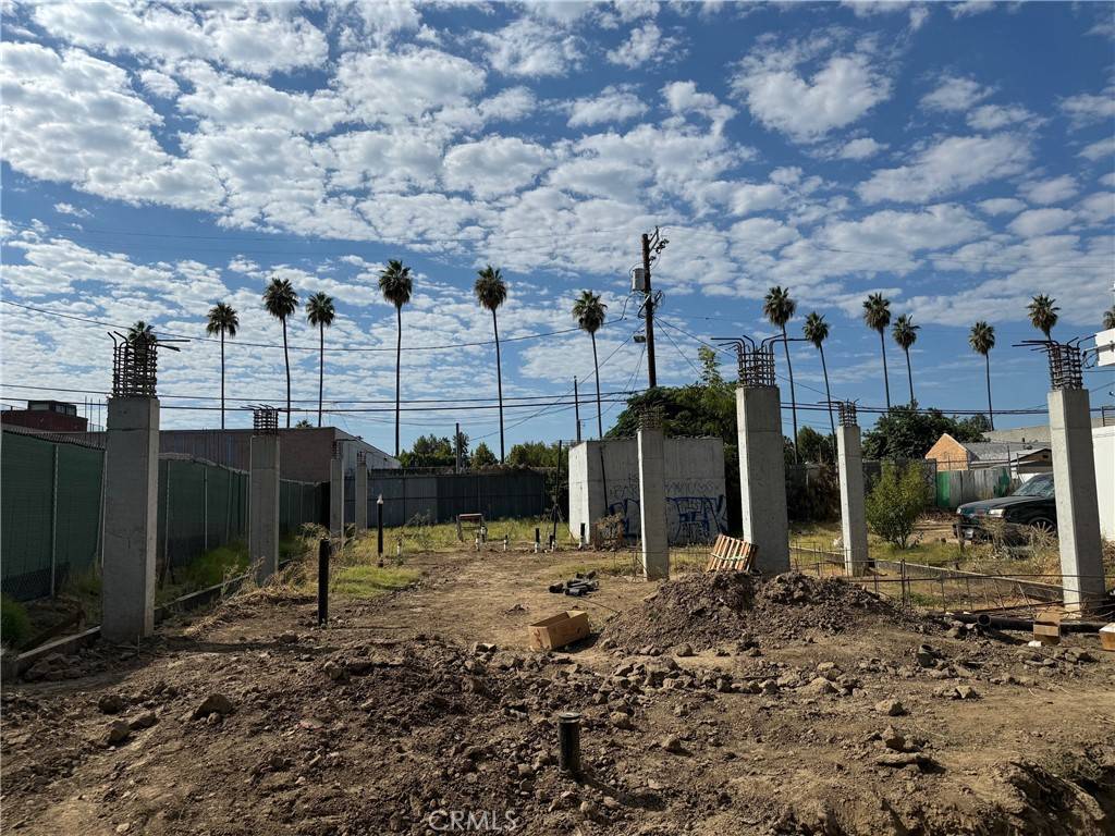 Van Nuys, CA 91411,14822 Delano ST