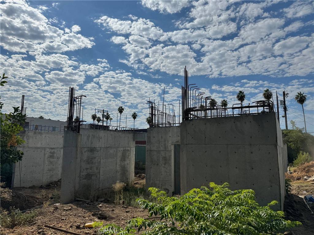 Van Nuys, CA 91411,14822 Delano ST