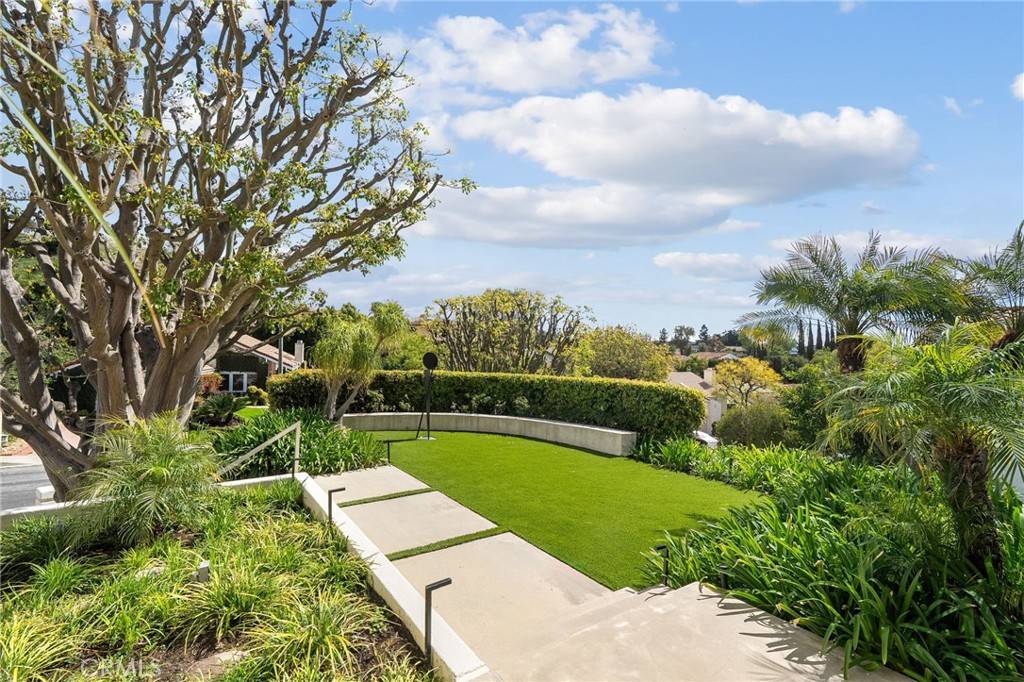 Los Angeles, CA 90077,2975 Tiffany CIR