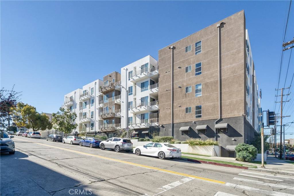 Los Angeles, CA 90006,1101 S Harvard BLVD #303