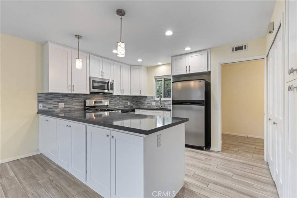 Tujunga, CA 91042,10602 Helendale AVE
