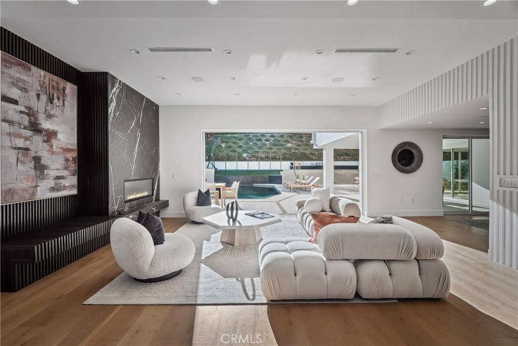 Tarzana, CA 91356,4001 Coldstream