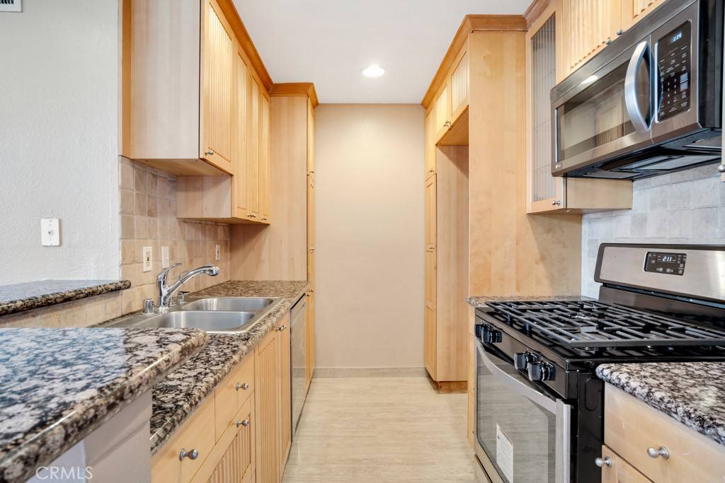 Tarzana, CA 91356,5700 Etiwanda AVE #209
