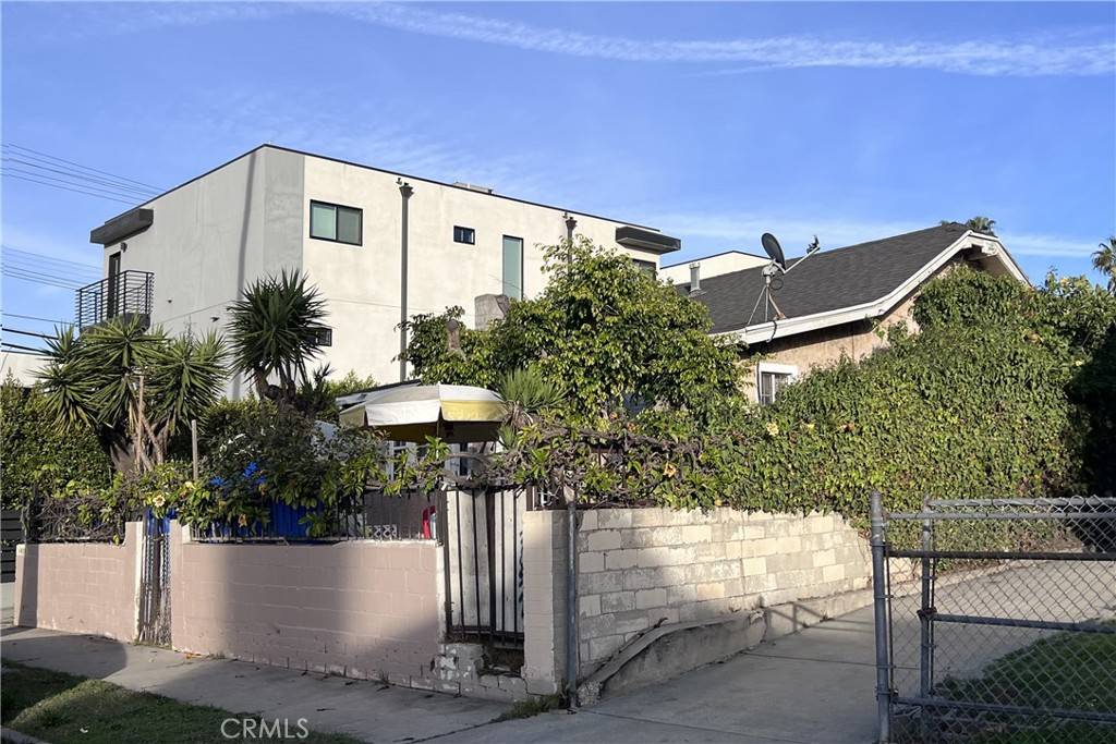 Los Angeles, CA 90019,1420 S Cloverdale AVE