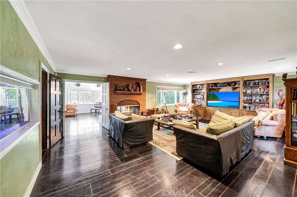 Tarzana, CA 91356,5441 Calvin AVE