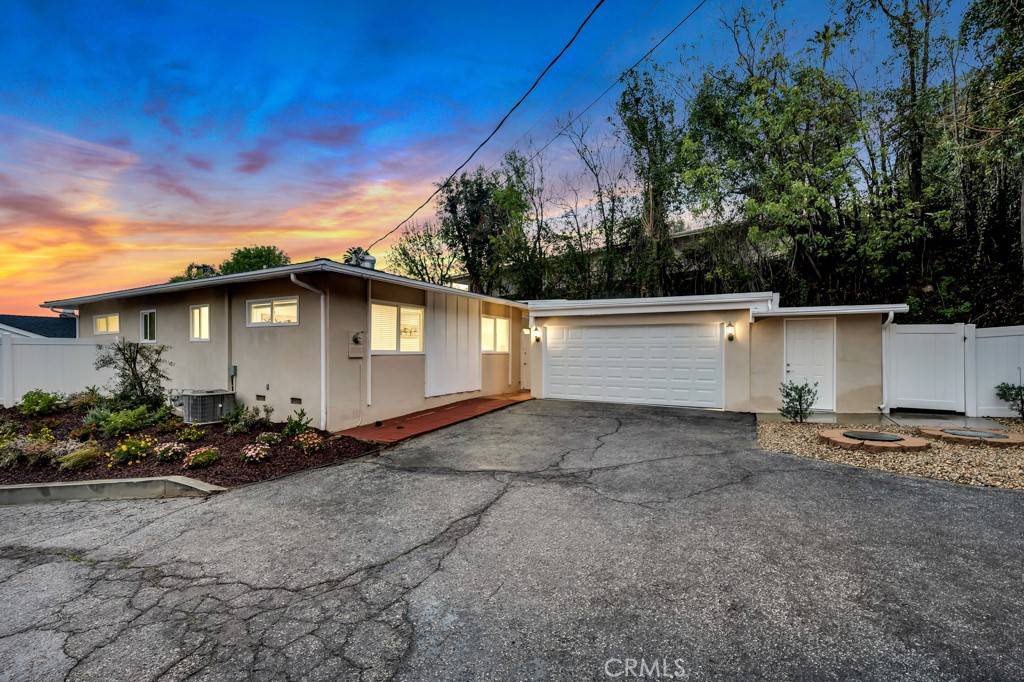 Woodland Hills, CA 91364,22476 Cass AVE
