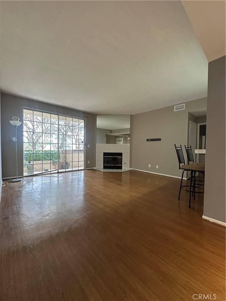 Valencia, CA 91355,24121 Del Monte DR #125