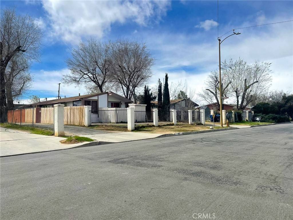 Lancaster, CA 93534,314 -316 W Avenue J13
