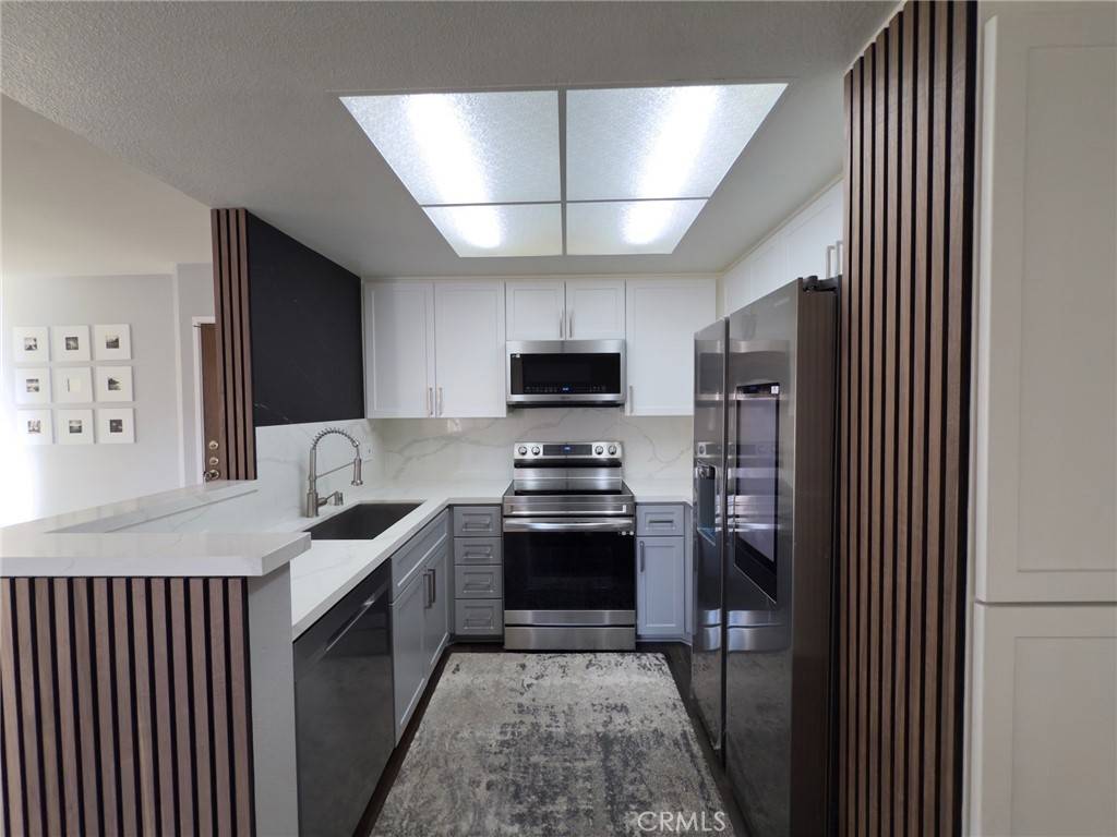 Woodland Hills, CA 91367,22100 Burbank BLVD #313B