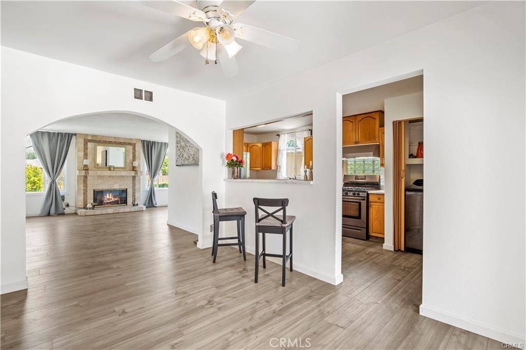 Reseda, CA 91335,6927 Lindley AVE