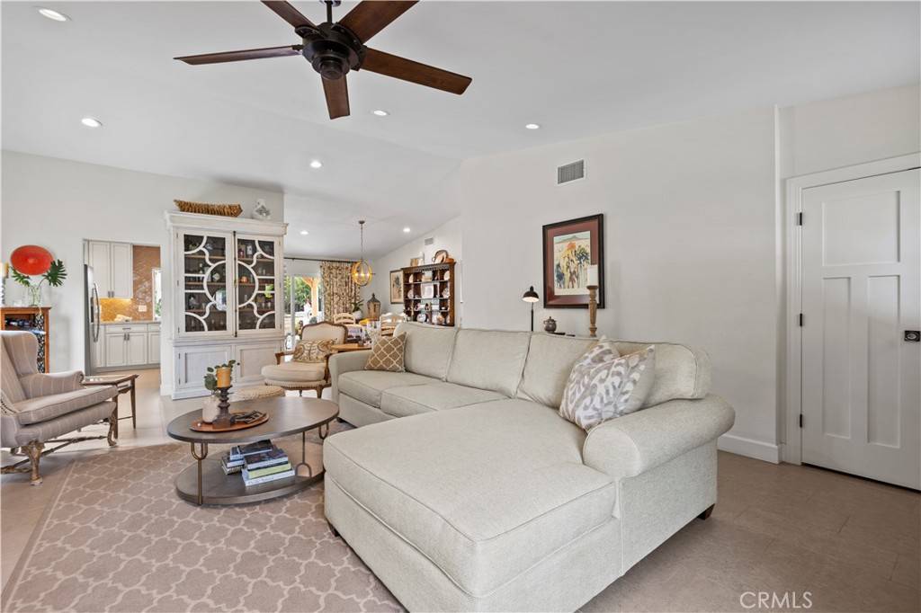 Saugus, CA 91350,21950 Grovepark DR