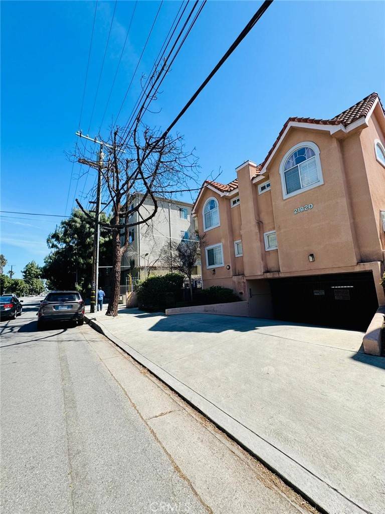 Canoga Park, CA 91304,21820 SATICOY ST W #A