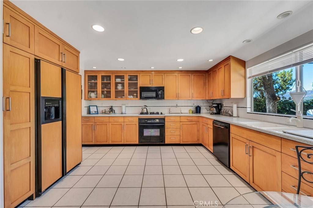 Agoura Hills, CA 91301,28647 Bamfield DR