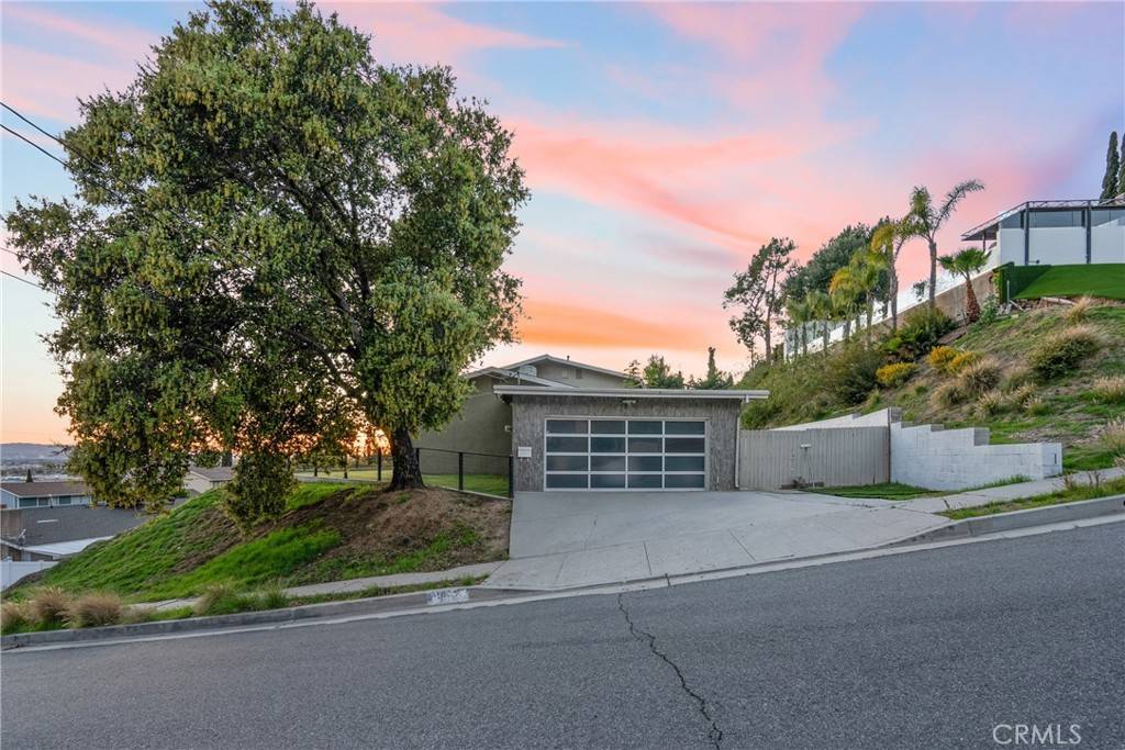 Sun Valley, CA 91352,8013 Hollywood WAY