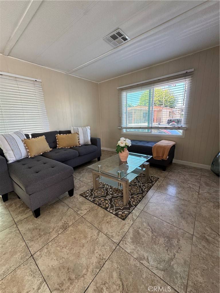 Paramount, CA 90723,8600 Contreras ST #33
