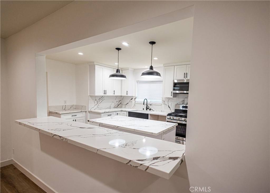 Woodland Hills, CA 91364,22257 Macfarlane DR