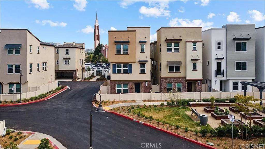 Inglewood, CA 90301,601 Daniel Freeman CIR