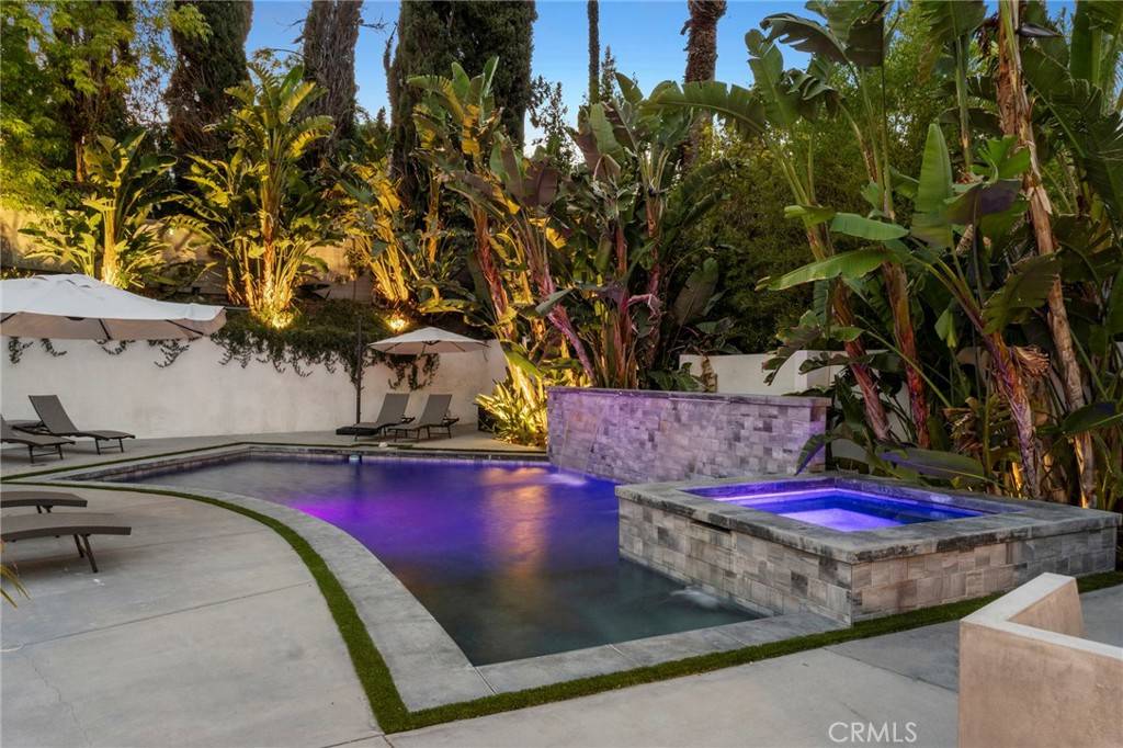 Woodland Hills, CA 91364,5265 Del Moreno DR