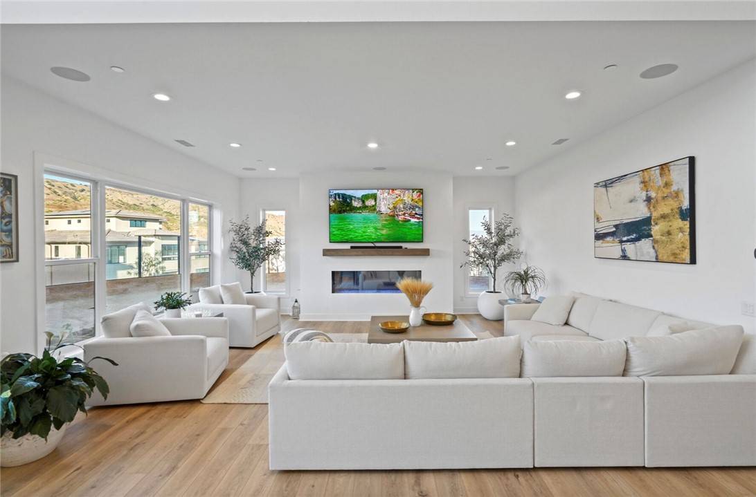 Porter Ranch, CA 91326,20133 W Galway Ln